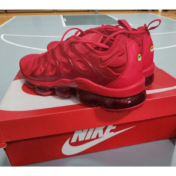 Air Vapormax Plus Red Men Size 12 New - Picture 4 of 7